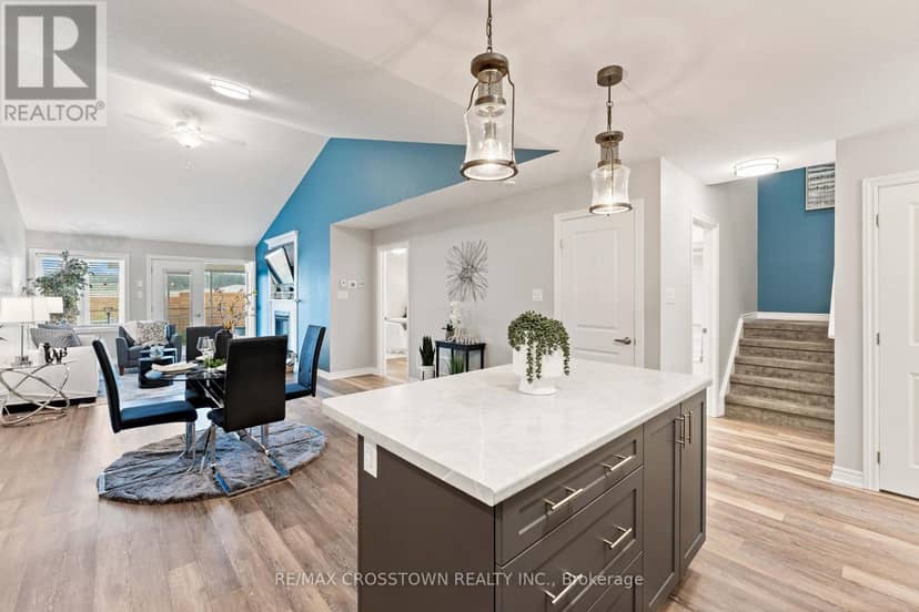 70 Ivy Crescent — photo 18 of 34