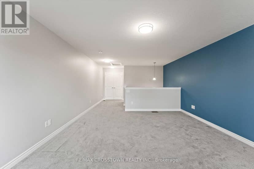 70 Ivy Crescent — photo 20 of 34