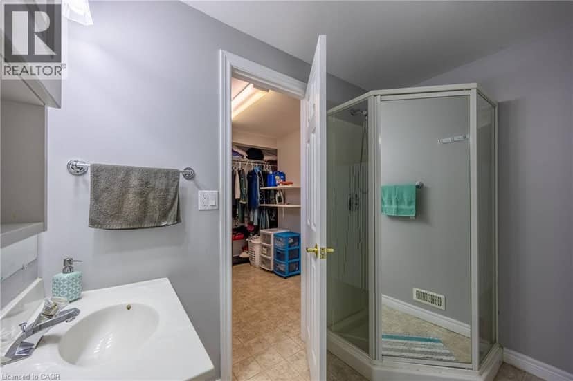 44 GEOFFERY Road — photo 17 of 27