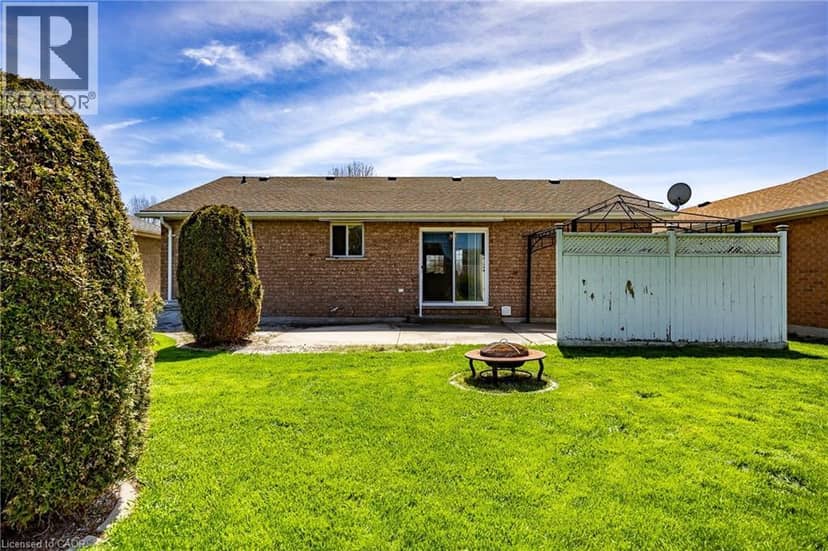 44 GEOFFERY Road — photo 3 of 27