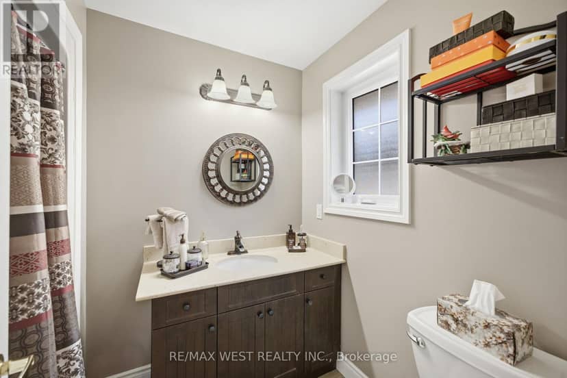 289 Raglan Street — photo 10 of 17