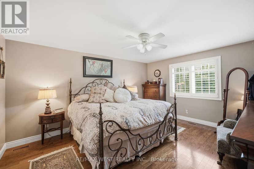 289 Raglan Street — photo 11 of 17