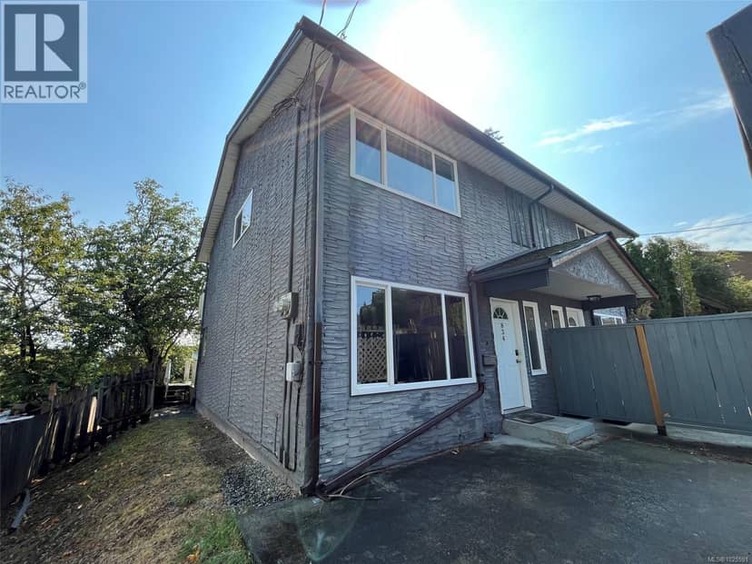 834 Holly Hill Rd — photo 1 of 40