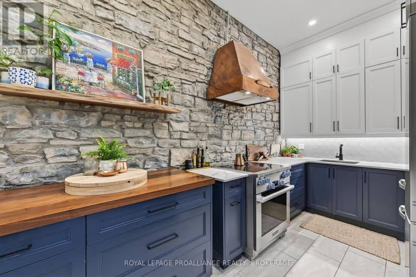 2 - 133 King Street E — photo 15 of 35