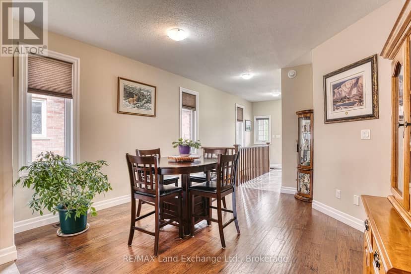 471 Devonshire Road — photo 5 of 34