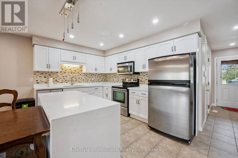 27 - 105 Bard Boulevard — photo 13 of 40