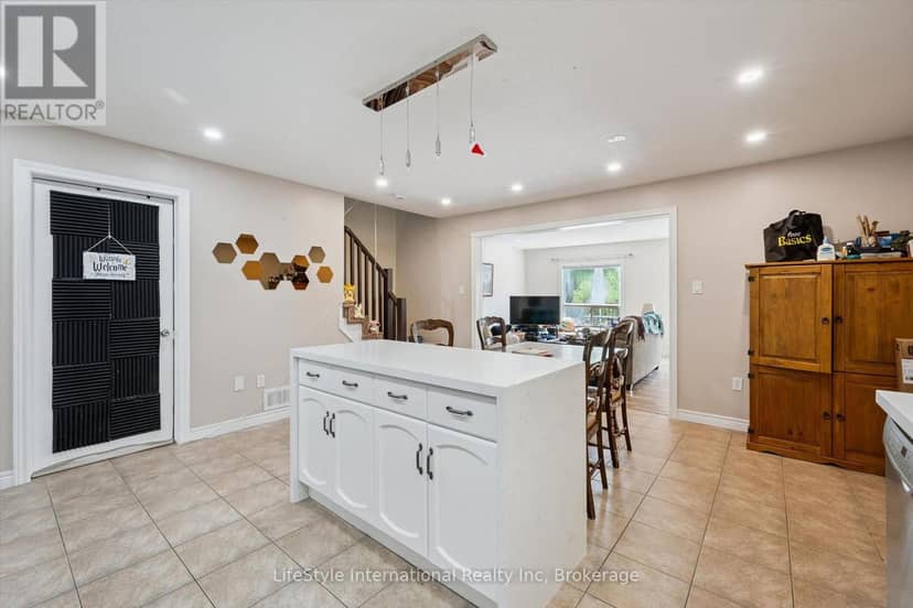 27 - 105 Bard Boulevard — photo 15 of 40