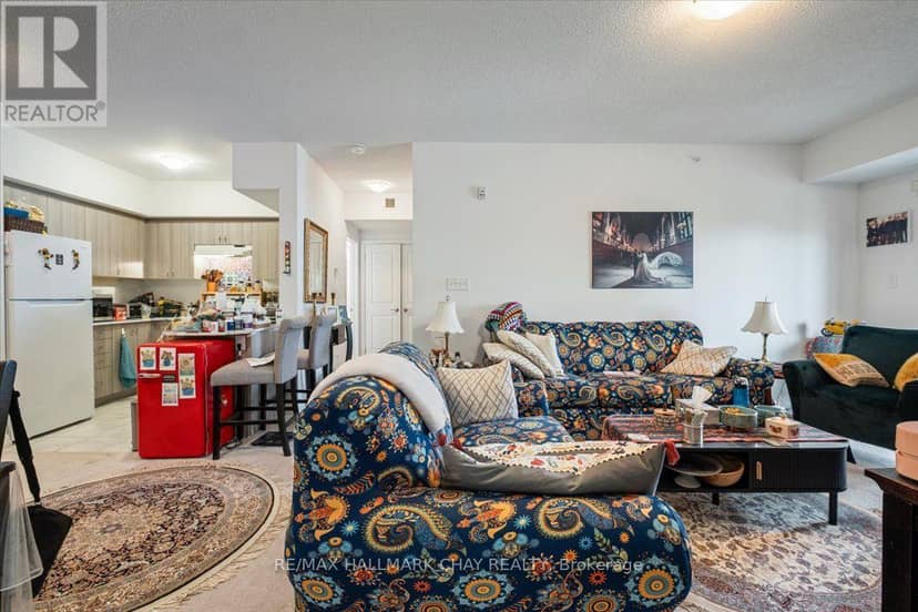 203 - 302 Essa Road — photo 11 of 24