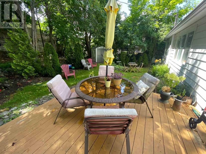 73 Hutchison AVE — photo 3 of 21