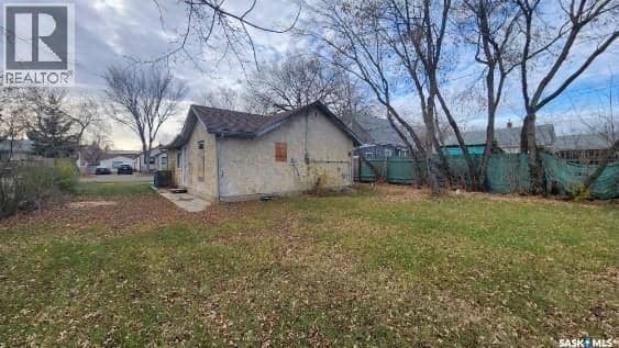 1232 106th STREET, North Battleford, photo 2
