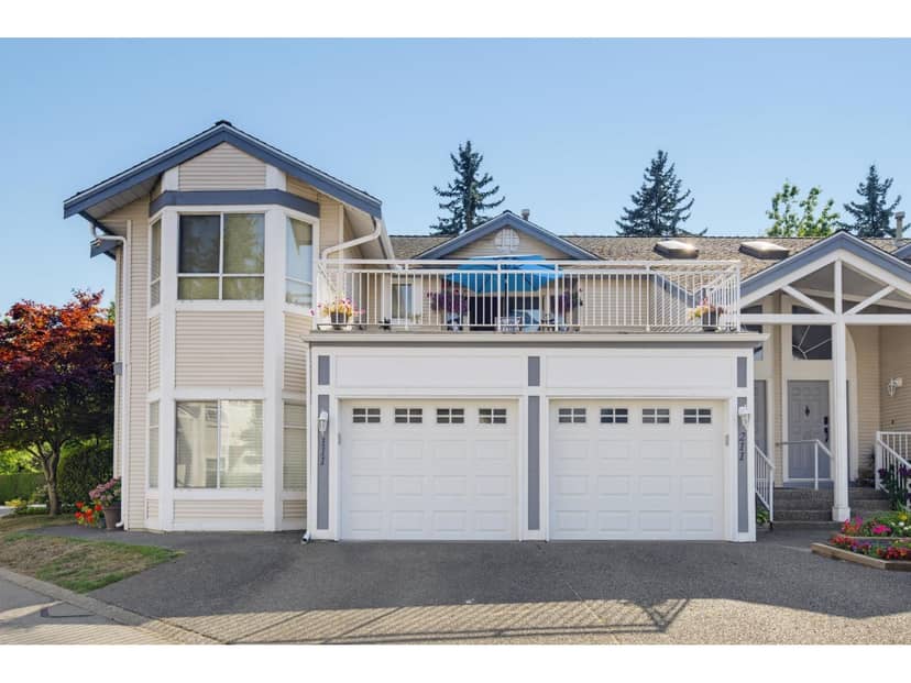 211 9072 FLEETWOOD WAY, Surrey