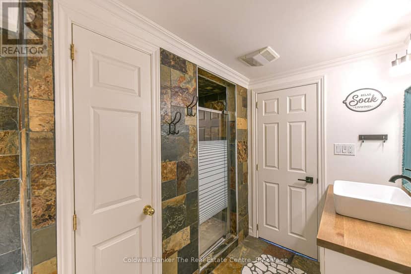 810 John Street N — photo 20 of 40