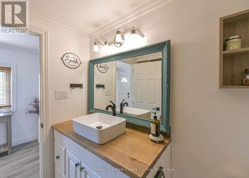 810 John Street N — photo 23 of 40