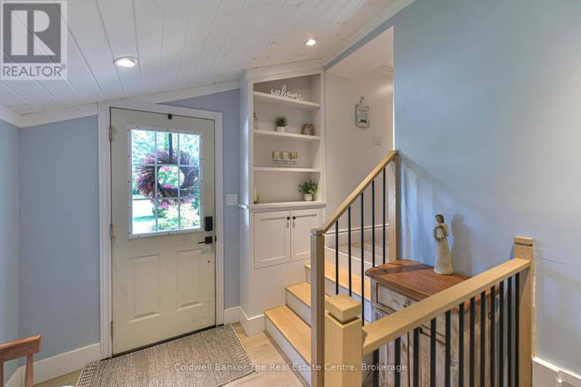 810 John Street N — photo 4 of 40