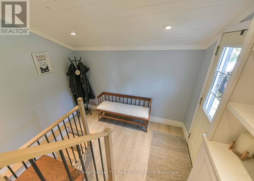 810 John Street N — photo 5 of 40