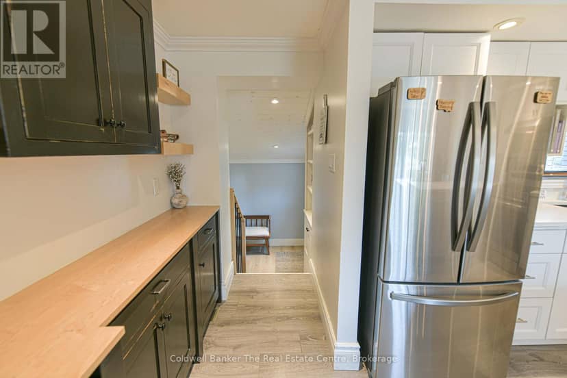 810 John Street N — photo 6 of 40
