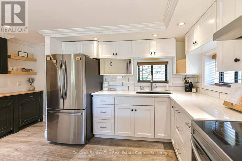 810 John Street N — photo 8 of 40