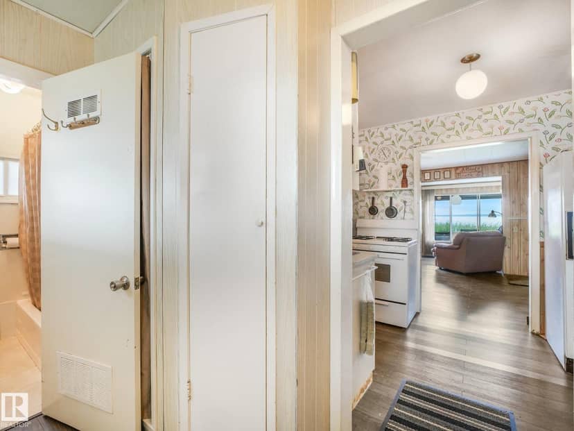5811 51 AV — photo 18 of 40