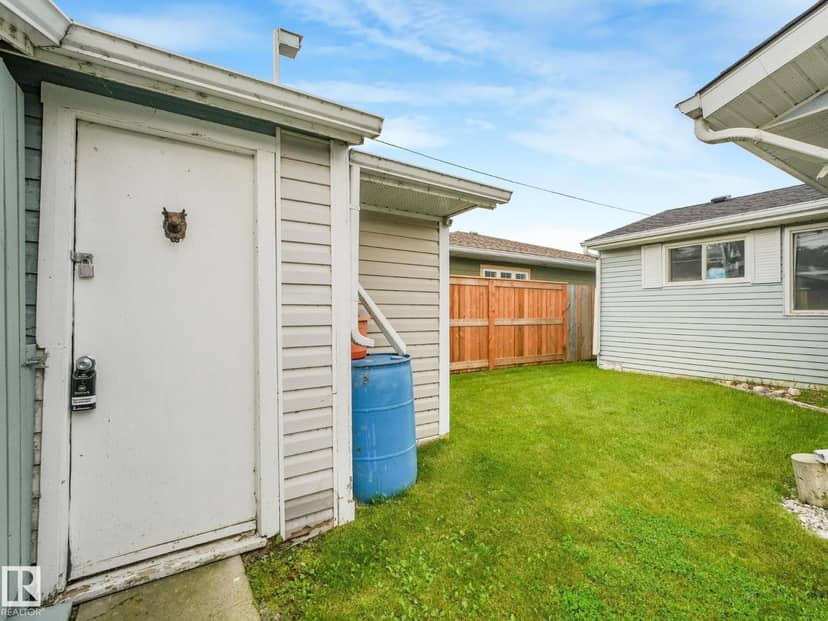 5811 51 AV — photo 15 of 40