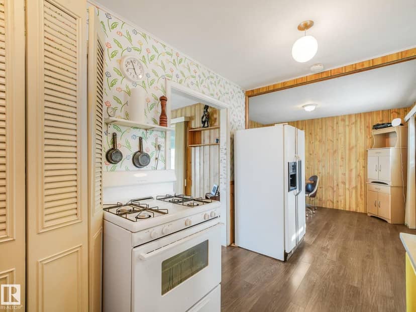 5811 51 AV — photo 27 of 40