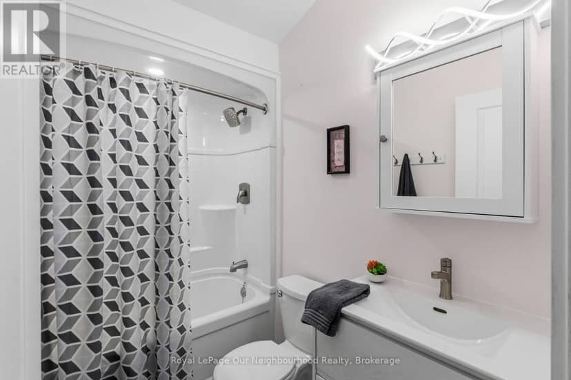 445 Pengelley Drive — photo 15 of 31