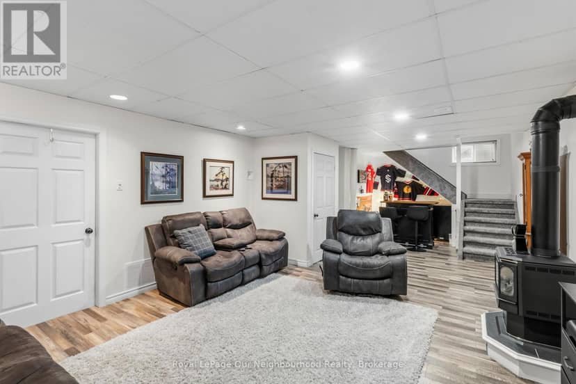 445 Pengelley Drive — photo 18 of 31