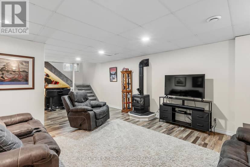 445 Pengelley Drive — photo 19 of 31