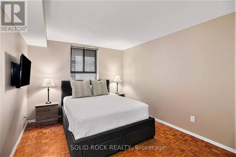 1204 - 475 Laurier Avenue W — photo 17 of 24