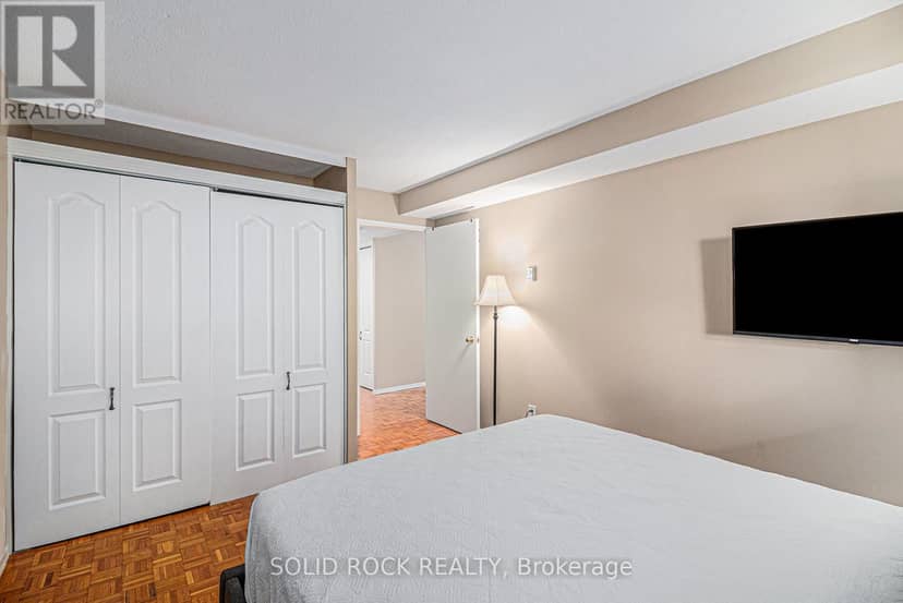 1204 - 475 Laurier Avenue W — photo 18 of 24