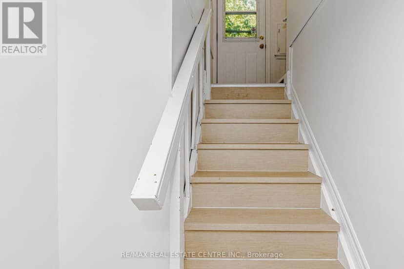 16 Ainslie Avenue — photo 12 of 16