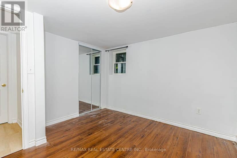 16 Ainslie Avenue — photo 13 of 16