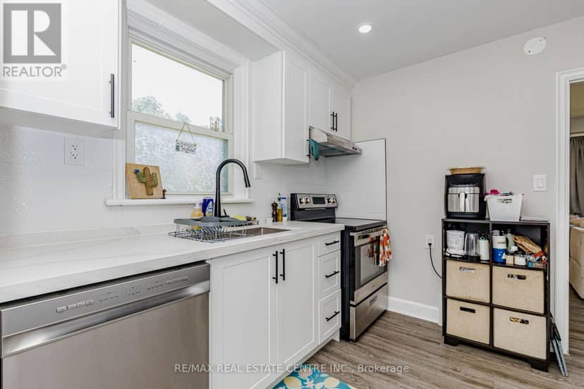 16 Ainslie Avenue — photo 9 of 16