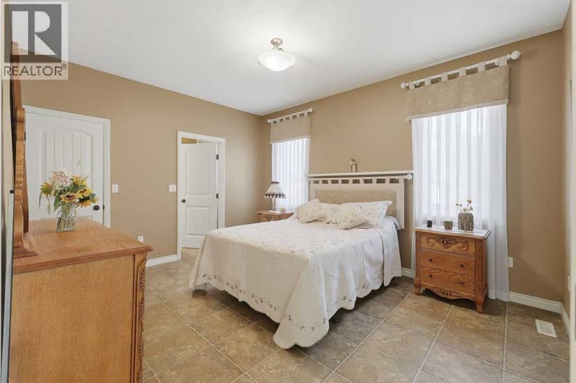 4203 41 Street Close — photo 19 of 40