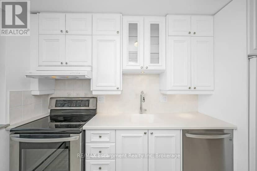201 - 9 Grant Boulevard — photo 12 of 40