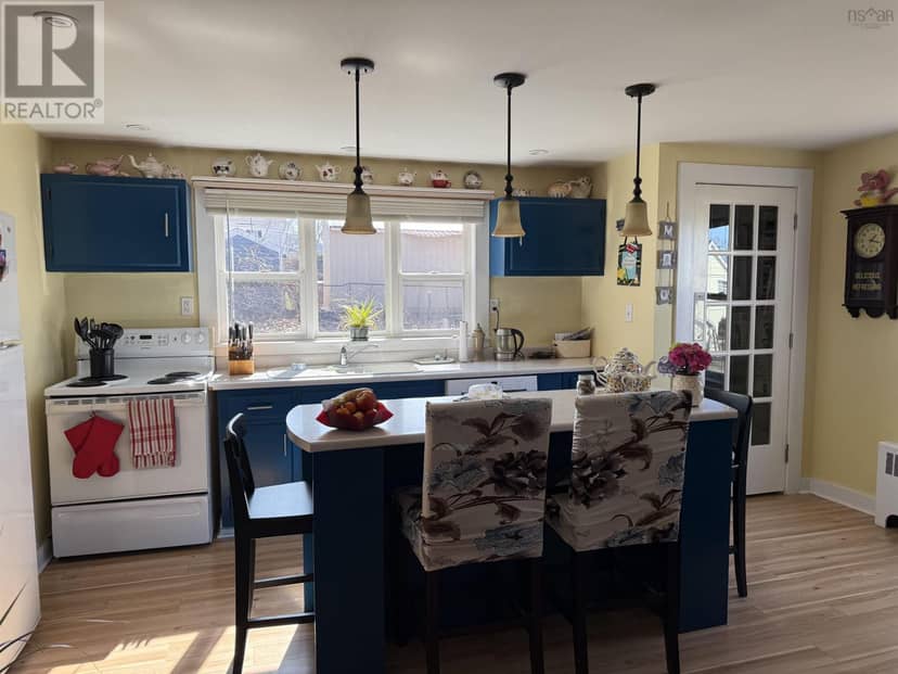 50 Rose Avenue — photo 10 of 28