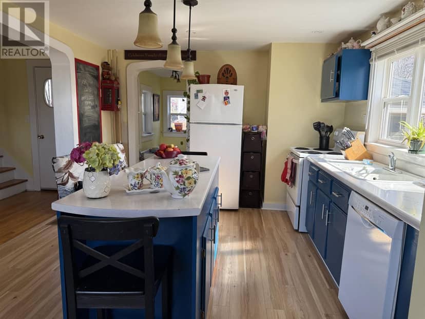 50 Rose Avenue — photo 11 of 28