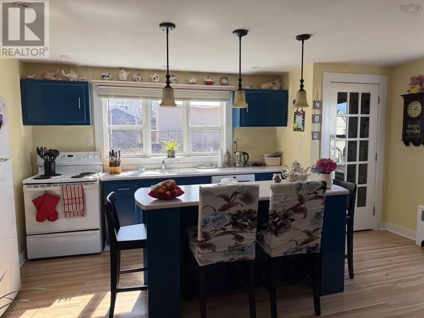 50 Rose Avenue — photo 9 of 28