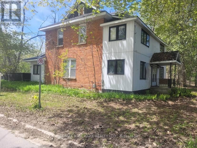 26 Lakeshore Road W — photo 1 of 28