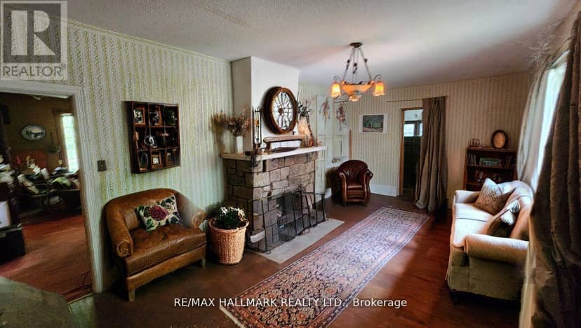 26 Lakeshore Road W — photo 10 of 28