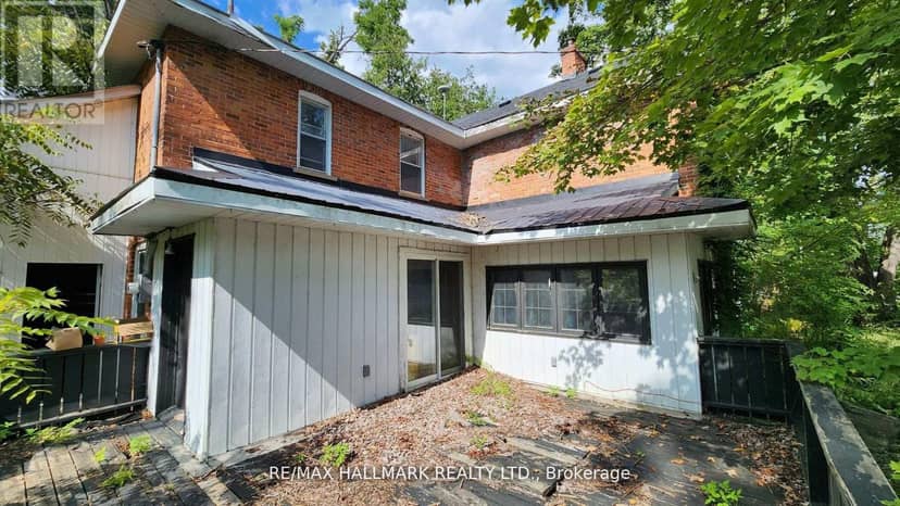 26 Lakeshore Road W — photo 4 of 28
