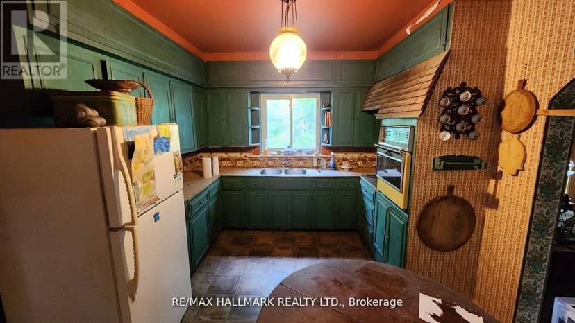 26 Lakeshore Road W — photo 6 of 28