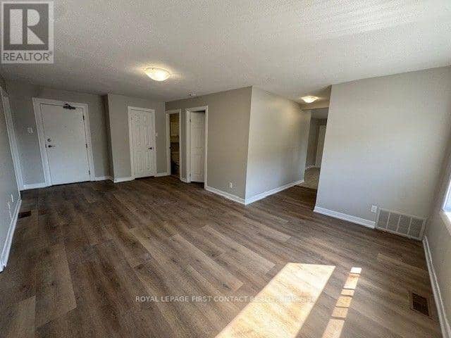 236 Tiffin Street — photo 7 of 10