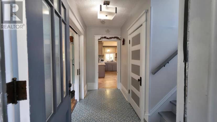 27 Abbott ST — photo 18 of 40
