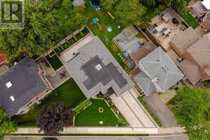 70 Parkview Hill Crescent, Toronto, photo 3