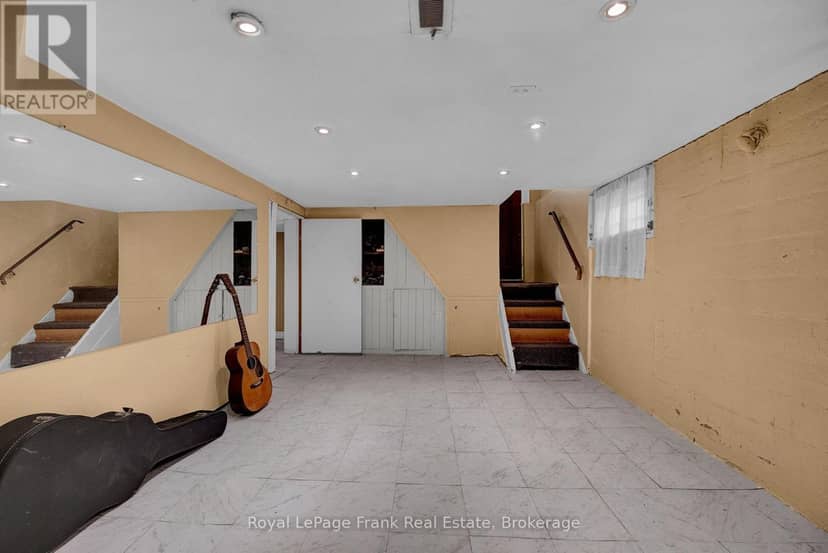 121 Cromwell Avenue — photo 16 of 25