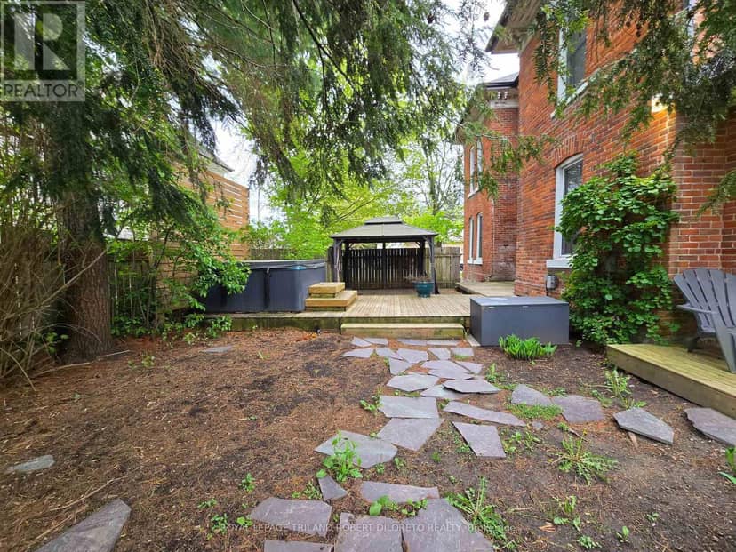 11 Maple Street W — photo 28 of 31