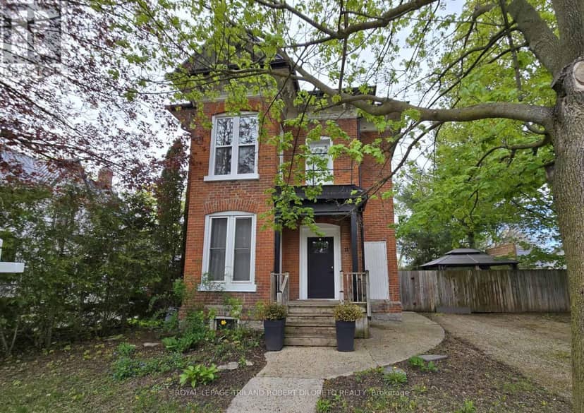 11 Maple Street W — photo 1 of 31
