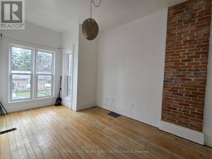 11 Maple Street W — photo 10 of 31