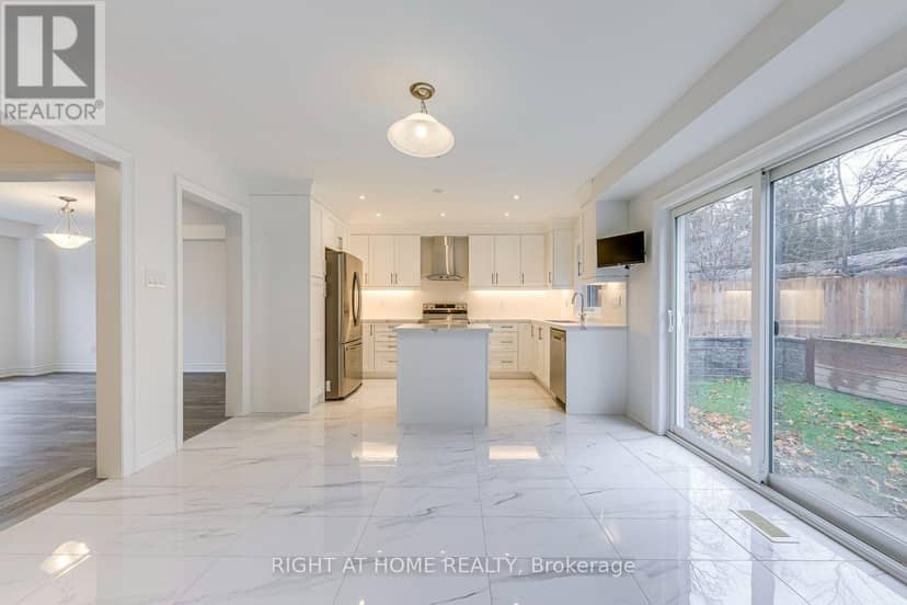 2579 Islington Avenue — photo 10 of 40