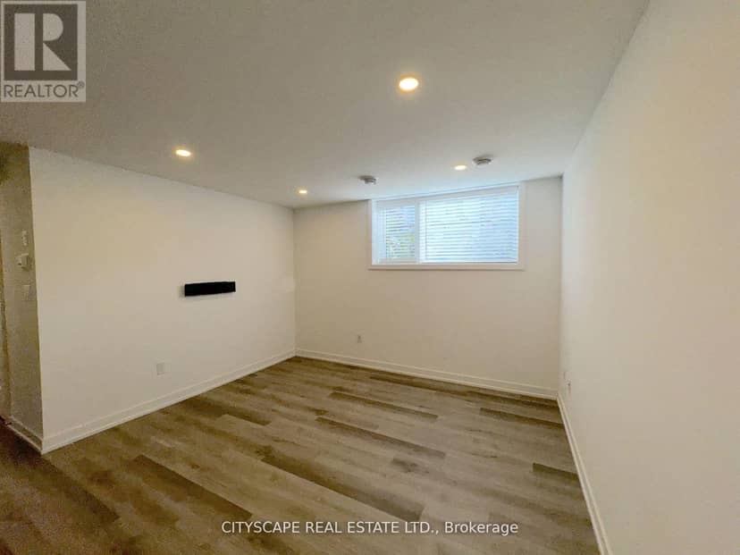 612 - 4263 Fourth Avenue — photo 14 of 28